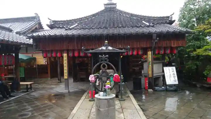 石像寺(釘抜地蔵)の本殿・本堂