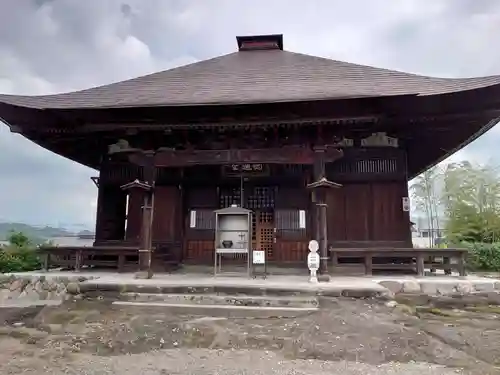 龍石寺の本殿・本堂
