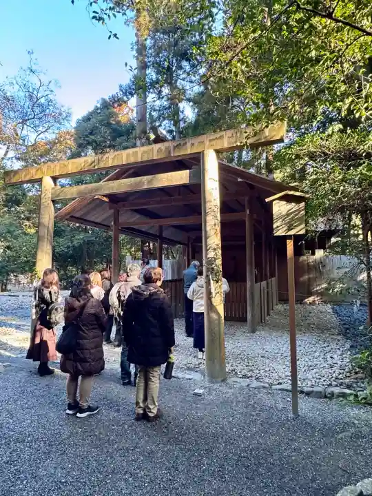 伊勢神宮外宮(豊受大神宮)の{uncategorized: "未分類", other: "その他", undefined: "問題あり", building: "その他建物", grave: "お墓", sacred_gate: "鳥居", guardian: "狛犬", statue: "像", buddha: "仏像", history: "歴史", nature: "自然", garden: "庭園", animal: "動物", pagoda: "塔", temizu: "手水舎", mountain_gate: "山門・神門", sanctuary: "本殿・本堂", subordinate: "末社・摂社", art: "芸術", scenery: "景色", jizo: "地蔵", ema: "絵馬", goshuin: "御朱印", omikuji: "おみくじ", items: "授与品その他", amulet: "お守り", goshuincho: "御朱印帳", eats: "食事", festival: "お祭り", votive_dance: "神楽", shichigosan: "七五三参", wedding: "結婚式", experience: "体験その他", initially: "初詣", around: "周辺", anti_infection: "感染症対策"}