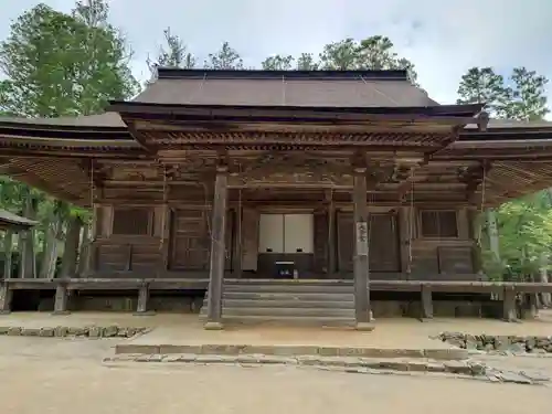 壇上伽藍の本殿・本堂