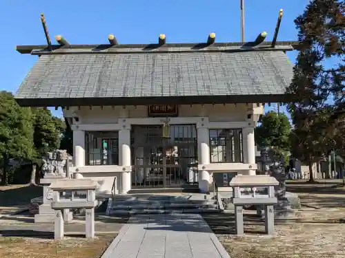 神明社（春田野神明社）の{uncategorized: "未分類", other: "その他", undefined: "問題あり", building: "その他建物", grave: "お墓", sacred_gate: "鳥居", guardian: "狛犬", statue: "像", buddha: "仏像", history: "歴史", nature: "自然", garden: "庭園", animal: "動物", pagoda: "塔", temizu: "手水舎", mountain_gate: "山門・神門", sanctuary: "本殿・本堂", subordinate: "末社・摂社", art: "芸術", scenery: "景色", jizo: "地蔵", ema: "絵馬", goshuin: "御朱印", omikuji: "おみくじ", items: "授与品その他", amulet: "お守り", goshuincho: "御朱印帳", eats: "食事", festival: "お祭り", votive_dance: "神楽", shichigosan: "七五三参", wedding: "結婚式", experience: "体験その他", initially: "初詣", around: "周辺", anti_infection: "感染症対策"}