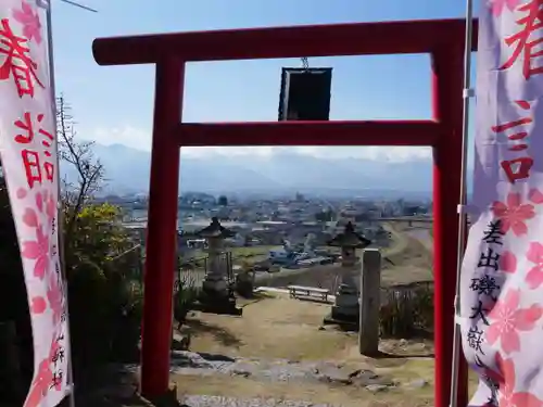 差出磯大嶽山神社 仕事と健康と厄よけの神さまの鳥居