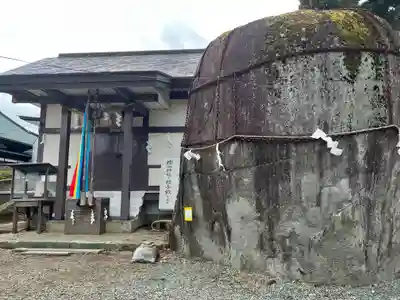 三ツ石神社(岩手県)