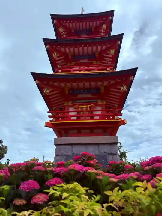 綱敷天満宮の{uncategorized: "未分類", other: "その他", undefined: "問題あり", building: "その他建物", grave: "お墓", sacred_gate: "鳥居", guardian: "狛犬", statue: "像", buddha: "仏像", history: "歴史", nature: "自然", garden: "庭園", animal: "動物", pagoda: "塔", temizu: "手水舎", mountain_gate: "山門・神門", sanctuary: "本殿・本堂", subordinate: "末社・摂社", art: "芸術", scenery: "景色", jizo: "地蔵", ema: "絵馬", goshuin: "御朱印", omikuji: "おみくじ", items: "授与品その他", amulet: "お守り", goshuincho: "御朱印帳", eats: "食事", festival: "お祭り", votive_dance: "神楽", shichigosan: "七五三参", wedding: "結婚式", experience: "体験その他", initially: "初詣", around: "周辺", anti_infection: "感染症対策"}