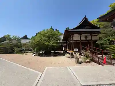 百済寺の{uncategorized: "未分類", other: "その他", undefined: "問題あり", building: "その他建物", grave: "お墓", sacred_gate: "鳥居", guardian: "狛犬", statue: "像", buddha: "仏像", history: "歴史", nature: "自然", garden: "庭園", animal: "動物", pagoda: "塔", temizu: "手水舎", mountain_gate: "山門・神門", sanctuary: "本殿・本堂", subordinate: "末社・摂社", art: "芸術", scenery: "景色", jizo: "地蔵", ema: "絵馬", goshuin: "御朱印", omikuji: "おみくじ", items: "授与品その他", amulet: "お守り", goshuincho: "御朱印帳", eats: "食事", festival: "お祭り", votive_dance: "神楽", shichigosan: "七五三参", wedding: "結婚式", experience: "体験その他", initially: "初詣", around: "周辺", anti_infection: "感染症対策"}