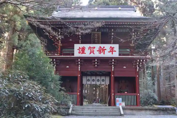 御岩神社の山門・神門
