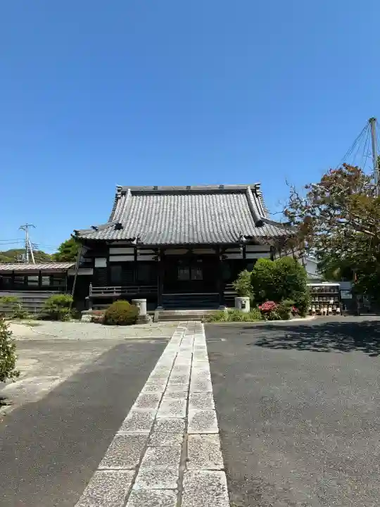 本興寺の{uncategorized: "未分類", other: "その他", undefined: "問題あり", building: "その他建物", grave: "お墓", sacred_gate: "鳥居", guardian: "狛犬", statue: "像", buddha: "仏像", history: "歴史", nature: "自然", garden: "庭園", animal: "動物", pagoda: "塔", temizu: "手水舎", mountain_gate: "山門・神門", sanctuary: "本殿・本堂", subordinate: "末社・摂社", art: "芸術", scenery: "景色", jizo: "地蔵", ema: "絵馬", goshuin: "御朱印", omikuji: "おみくじ", items: "授与品その他", amulet: "お守り", goshuincho: "御朱印帳", eats: "食事", festival: "お祭り", votive_dance: "神楽", shichigosan: "七五三参", wedding: "結婚式", experience: "体験その他", initially: "初詣", around: "周辺", anti_infection: "感染症対策"}
