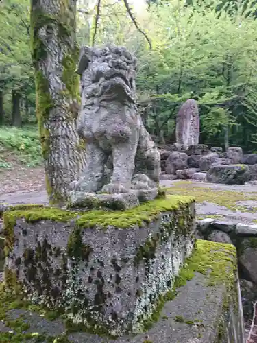 総社穴馬神社の狛犬