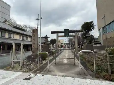 歌懸稲荷神社の{uncategorized: "未分類", other: "その他", undefined: "問題あり", building: "その他建物", grave: "お墓", sacred_gate: "鳥居", guardian: "狛犬", statue: "像", buddha: "仏像", history: "歴史", nature: "自然", garden: "庭園", animal: "動物", pagoda: "塔", temizu: "手水舎", mountain_gate: "山門・神門", sanctuary: "本殿・本堂", subordinate: "末社・摂社", art: "芸術", scenery: "景色", jizo: "地蔵", ema: "絵馬", goshuin: "御朱印", omikuji: "おみくじ", items: "授与品その他", amulet: "お守り", goshuincho: "御朱印帳", eats: "食事", festival: "お祭り", votive_dance: "神楽", shichigosan: "七五三参", wedding: "結婚式", experience: "体験その他", initially: "初詣", around: "周辺", anti_infection: "感染症対策"}