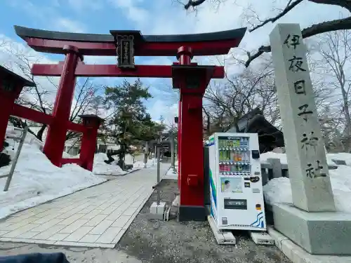 彌彦神社　(伊夜日子神社)の{uncategorized: "未分類", other: "その他", undefined: "問題あり", building: "その他建物", grave: "お墓", sacred_gate: "鳥居", guardian: "狛犬", statue: "像", buddha: "仏像", history: "歴史", nature: "自然", garden: "庭園", animal: "動物", pagoda: "塔", temizu: "手水舎", mountain_gate: "山門・神門", sanctuary: "本殿・本堂", subordinate: "末社・摂社", art: "芸術", scenery: "景色", jizo: "地蔵", ema: "絵馬", goshuin: "御朱印", omikuji: "おみくじ", items: "授与品その他", amulet: "お守り", goshuincho: "御朱印帳", eats: "食事", festival: "お祭り", votive_dance: "神楽", shichigosan: "七五三参", wedding: "結婚式", experience: "体験その他", initially: "初詣", around: "周辺", anti_infection: "感染症対策"}