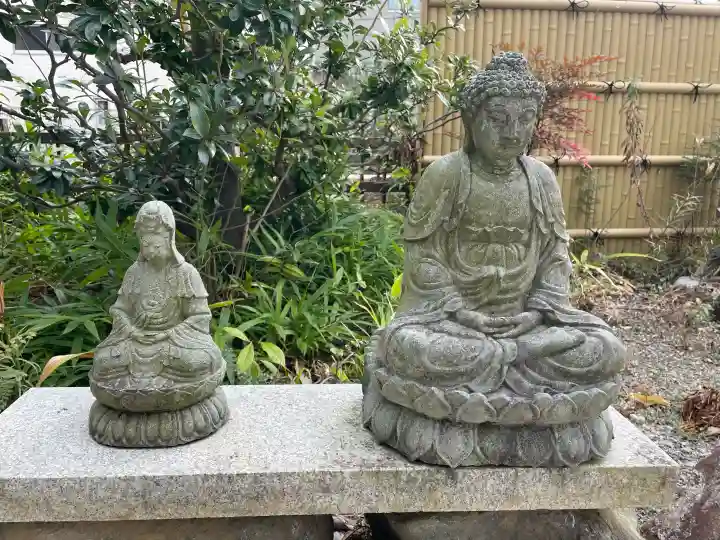 長寿寺の{uncategorized: "未分類", other: "その他", undefined: "問題あり", building: "その他建物", grave: "お墓", sacred_gate: "鳥居", guardian: "狛犬", statue: "像", buddha: "仏像", history: "歴史", nature: "自然", garden: "庭園", animal: "動物", pagoda: "塔", temizu: "手水舎", mountain_gate: "山門・神門", sanctuary: "本殿・本堂", subordinate: "末社・摂社", art: "芸術", scenery: "景色", jizo: "地蔵", ema: "絵馬", goshuin: "御朱印", omikuji: "おみくじ", items: "授与品その他", amulet: "お守り", goshuincho: "御朱印帳", eats: "食事", festival: "お祭り", votive_dance: "神楽", shichigosan: "七五三参", wedding: "結婚式", experience: "体験その他", initially: "初詣", around: "周辺", anti_infection: "感染症対策"}