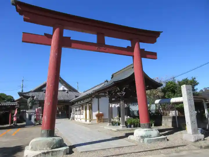 御嶽山神社の鳥居