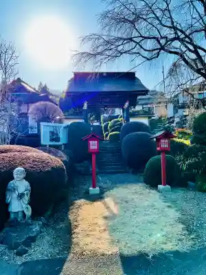 威徳院 極楽寺の{uncategorized: "未分類", other: "その他", undefined: "問題あり", building: "その他建物", grave: "お墓", sacred_gate: "鳥居", guardian: "狛犬", statue: "像", buddha: "仏像", history: "歴史", nature: "自然", garden: "庭園", animal: "動物", pagoda: "塔", temizu: "手水舎", mountain_gate: "山門・神門", sanctuary: "本殿・本堂", subordinate: "末社・摂社", art: "芸術", scenery: "景色", jizo: "地蔵", ema: "絵馬", goshuin: "御朱印", omikuji: "おみくじ", items: "授与品その他", amulet: "お守り", goshuincho: "御朱印帳", eats: "食事", festival: "お祭り", votive_dance: "神楽", shichigosan: "七五三参", wedding: "結婚式", experience: "体験その他", initially: "初詣", around: "周辺", anti_infection: "感染症対策"}