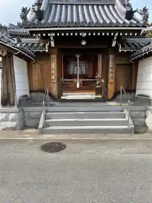 遍照院の山門・神門