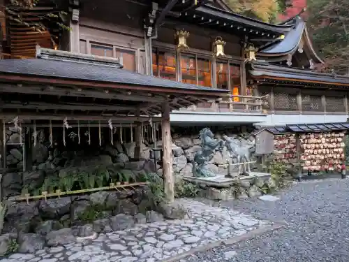 貴船神社の{uncategorized: "未分類", other: "その他", undefined: "問題あり", building: "その他建物", grave: "お墓", sacred_gate: "鳥居", guardian: "狛犬", statue: "像", buddha: "仏像", history: "歴史", nature: "自然", garden: "庭園", animal: "動物", pagoda: "塔", temizu: "手水舎", mountain_gate: "山門・神門", sanctuary: "本殿・本堂", subordinate: "末社・摂社", art: "芸術", scenery: "景色", jizo: "地蔵", ema: "絵馬", goshuin: "御朱印", omikuji: "おみくじ", items: "授与品その他", amulet: "お守り", goshuincho: "御朱印帳", eats: "食事", festival: "お祭り", votive_dance: "神楽", shichigosan: "七五三参", wedding: "結婚式", experience: "体験その他", initially: "初詣", around: "周辺", anti_infection: "感染症対策"}