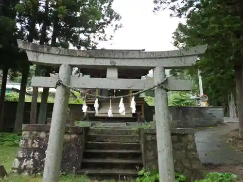 霞露ケ岳神社の鳥居