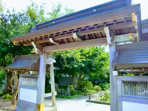 東谷寺の山門