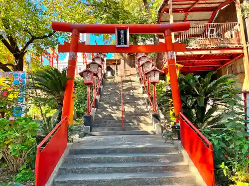 中司孫太郎稲荷神社の鳥居