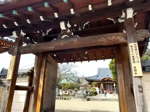 帝釈寺の山門