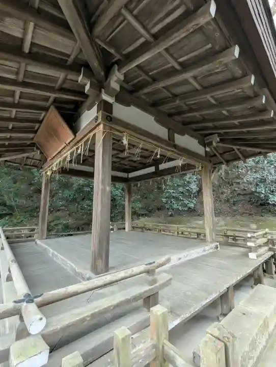 高良神社の{uncategorized: "未分類", other: "その他", undefined: "問題あり", building: "その他建物", grave: "お墓", sacred_gate: "鳥居", guardian: "狛犬", statue: "像", buddha: "仏像", history: "歴史", nature: "自然", garden: "庭園", animal: "動物", pagoda: "塔", temizu: "手水舎", mountain_gate: "山門・神門", sanctuary: "本殿・本堂", subordinate: "末社・摂社", art: "芸術", scenery: "景色", jizo: "地蔵", ema: "絵馬", goshuin: "御朱印", omikuji: "おみくじ", items: "授与品その他", amulet: "お守り", goshuincho: "御朱印帳", eats: "食事", festival: "お祭り", votive_dance: "神楽", shichigosan: "七五三参", wedding: "結婚式", experience: "体験その他", initially: "初詣", around: "周辺", anti_infection: "感染症対策"}