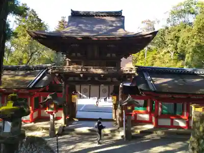 石上神宮の山門・神門
