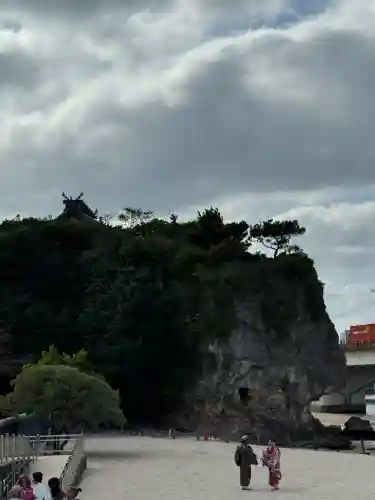 波上宮の{uncategorized: "未分類", other: "その他", undefined: "問題あり", building: "その他建物", grave: "お墓", sacred_gate: "鳥居", guardian: "狛犬", statue: "像", buddha: "仏像", history: "歴史", nature: "自然", garden: "庭園", animal: "動物", pagoda: "塔", temizu: "手水舎", mountain_gate: "山門・神門", sanctuary: "本殿・本堂", subordinate: "末社・摂社", art: "芸術", scenery: "景色", jizo: "地蔵", ema: "絵馬", goshuin: "御朱印", omikuji: "おみくじ", items: "授与品その他", amulet: "お守り", goshuincho: "御朱印帳", eats: "食事", festival: "お祭り", votive_dance: "神楽", shichigosan: "七五三参", wedding: "結婚式", experience: "体験その他", initially: "初詣", around: "周辺", anti_infection: "感染症対策"}