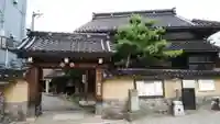 雨寶院の山門・神門