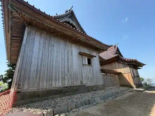 英彦山神宮御本社（上宮）の{uncategorized: "未分類", other: "その他", undefined: "問題あり", building: "その他建物", grave: "お墓", sacred_gate: "鳥居", guardian: "狛犬", statue: "像", buddha: "仏像", history: "歴史", nature: "自然", garden: "庭園", animal: "動物", pagoda: "塔", temizu: "手水舎", mountain_gate: "山門・神門", sanctuary: "本殿・本堂", subordinate: "末社・摂社", art: "芸術", scenery: "景色", jizo: "地蔵", ema: "絵馬", goshuin: "御朱印", omikuji: "おみくじ", items: "授与品その他", amulet: "お守り", goshuincho: "御朱印帳", eats: "食事", festival: "お祭り", votive_dance: "神楽", shichigosan: "七五三参", wedding: "結婚式", experience: "体験その他", initially: "初詣", around: "周辺", anti_infection: "感染症対策"}