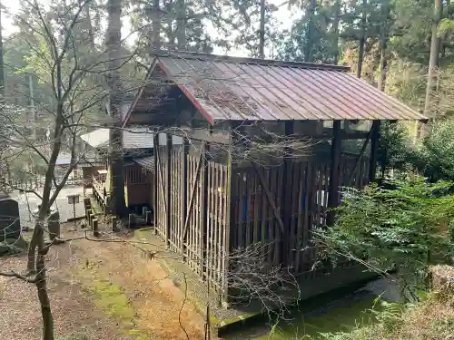 日光大室高龗神社の{uncategorized: "未分類", other: "その他", undefined: "問題あり", building: "その他建物", grave: "お墓", sacred_gate: "鳥居", guardian: "狛犬", statue: "像", buddha: "仏像", history: "歴史", nature: "自然", garden: "庭園", animal: "動物", pagoda: "塔", temizu: "手水舎", mountain_gate: "山門・神門", sanctuary: "本殿・本堂", subordinate: "末社・摂社", art: "芸術", scenery: "景色", jizo: "地蔵", ema: "絵馬", goshuin: "御朱印", omikuji: "おみくじ", items: "授与品その他", amulet: "お守り", goshuincho: "御朱印帳", eats: "食事", festival: "お祭り", votive_dance: "神楽", shichigosan: "七五三参", wedding: "結婚式", experience: "体験その他", initially: "初詣", around: "周辺", anti_infection: "感染症対策"}