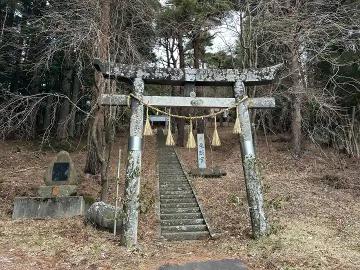 勝弦東照宮の{uncategorized: "未分類", other: "その他", undefined: "問題あり", building: "その他建物", grave: "お墓", sacred_gate: "鳥居", guardian: "狛犬", statue: "像", buddha: "仏像", history: "歴史", nature: "自然", garden: "庭園", animal: "動物", pagoda: "塔", temizu: "手水舎", mountain_gate: "山門・神門", sanctuary: "本殿・本堂", subordinate: "末社・摂社", art: "芸術", scenery: "景色", jizo: "地蔵", ema: "絵馬", goshuin: "御朱印", omikuji: "おみくじ", items: "授与品その他", amulet: "お守り", goshuincho: "御朱印帳", eats: "食事", festival: "お祭り", votive_dance: "神楽", shichigosan: "七五三参", wedding: "結婚式", experience: "体験その他", initially: "初詣", around: "周辺", anti_infection: "感染症対策"}