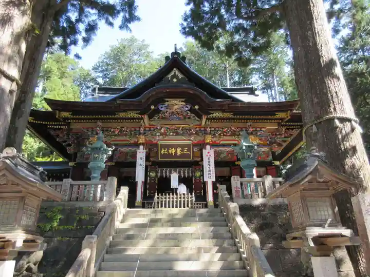 三峯神社の本殿・本堂