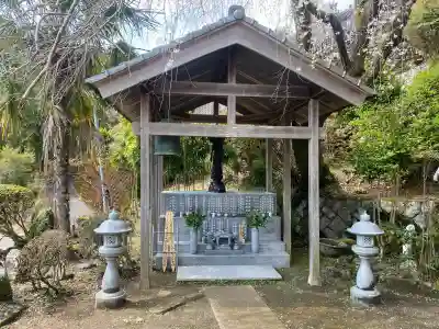 瑞岩寺の{uncategorized: "未分類", other: "その他", undefined: "問題あり", building: "その他建物", grave: "お墓", sacred_gate: "鳥居", guardian: "狛犬", statue: "像", buddha: "仏像", history: "歴史", nature: "自然", garden: "庭園", animal: "動物", pagoda: "塔", temizu: "手水舎", mountain_gate: "山門・神門", sanctuary: "本殿・本堂", subordinate: "末社・摂社", art: "芸術", scenery: "景色", jizo: "地蔵", ema: "絵馬", goshuin: "御朱印", omikuji: "おみくじ", items: "授与品その他", amulet: "お守り", goshuincho: "御朱印帳", eats: "食事", festival: "お祭り", votive_dance: "神楽", shichigosan: "七五三参", wedding: "結婚式", experience: "体験その他", initially: "初詣", around: "周辺", anti_infection: "感染症対策"}