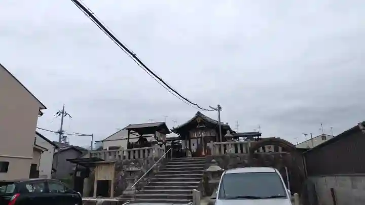 櫟谷七野神社の{uncategorized: "未分類", other: "その他", undefined: "問題あり", building: "その他建物", grave: "お墓", sacred_gate: "鳥居", guardian: "狛犬", statue: "像", buddha: "仏像", history: "歴史", nature: "自然", garden: "庭園", animal: "動物", pagoda: "塔", temizu: "手水舎", mountain_gate: "山門・神門", sanctuary: "本殿・本堂", subordinate: "末社・摂社", art: "芸術", scenery: "景色", jizo: "地蔵", ema: "絵馬", goshuin: "御朱印", omikuji: "おみくじ", items: "授与品その他", amulet: "お守り", goshuincho: "御朱印帳", eats: "食事", festival: "お祭り", votive_dance: "神楽", shichigosan: "七五三参", wedding: "結婚式", experience: "体験その他", initially: "初詣", around: "周辺", anti_infection: "感染症対策"}