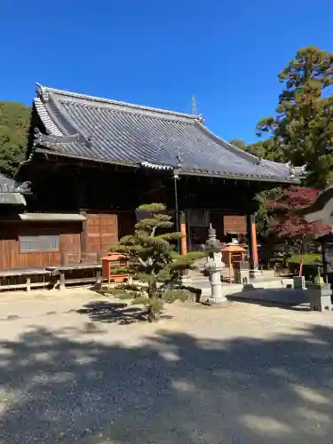金泉寺の{uncategorized: "未分類", other: "その他", undefined: "問題あり", building: "その他建物", grave: "お墓", sacred_gate: "鳥居", guardian: "狛犬", statue: "像", buddha: "仏像", history: "歴史", nature: "自然", garden: "庭園", animal: "動物", pagoda: "塔", temizu: "手水舎", mountain_gate: "山門・神門", sanctuary: "本殿・本堂", subordinate: "末社・摂社", art: "芸術", scenery: "景色", jizo: "地蔵", ema: "絵馬", goshuin: "御朱印", omikuji: "おみくじ", items: "授与品その他", amulet: "お守り", goshuincho: "御朱印帳", eats: "食事", festival: "お祭り", votive_dance: "神楽", shichigosan: "七五三参", wedding: "結婚式", experience: "体験その他", initially: "初詣", around: "周辺", anti_infection: "感染症対策"}