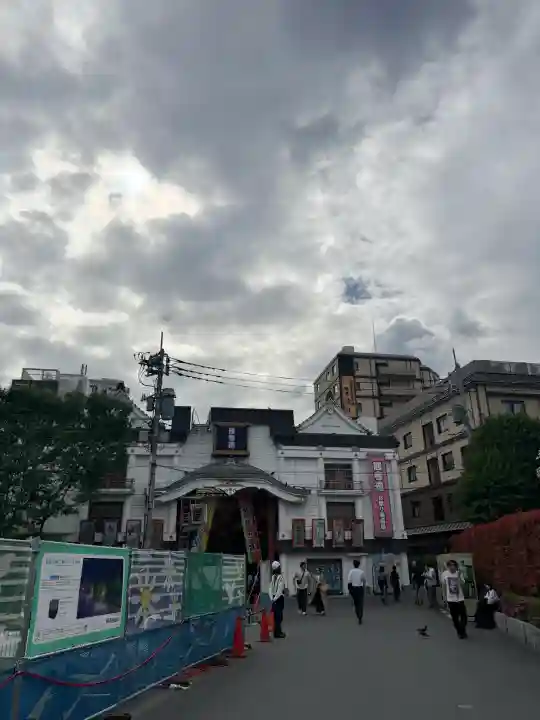 浅草寺の{uncategorized: "未分類", other: "その他", undefined: "問題あり", building: "その他建物", grave: "お墓", sacred_gate: "鳥居", guardian: "狛犬", statue: "像", buddha: "仏像", history: "歴史", nature: "自然", garden: "庭園", animal: "動物", pagoda: "塔", temizu: "手水舎", mountain_gate: "山門・神門", sanctuary: "本殿・本堂", subordinate: "末社・摂社", art: "芸術", scenery: "景色", jizo: "地蔵", ema: "絵馬", goshuin: "御朱印", omikuji: "おみくじ", items: "授与品その他", amulet: "お守り", goshuincho: "御朱印帳", eats: "食事", festival: "お祭り", votive_dance: "神楽", shichigosan: "七五三参", wedding: "結婚式", experience: "体験その他", initially: "初詣", around: "周辺", anti_infection: "感染症対策"}