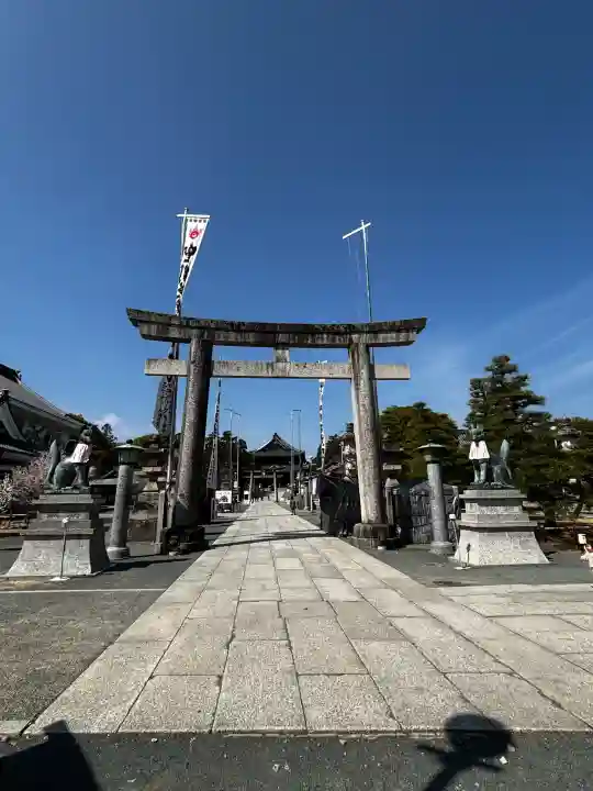 豊川閣 妙厳寺の{uncategorized: "未分類", other: "その他", undefined: "問題あり", building: "その他建物", grave: "お墓", sacred_gate: "鳥居", guardian: "狛犬", statue: "像", buddha: "仏像", history: "歴史", nature: "自然", garden: "庭園", animal: "動物", pagoda: "塔", temizu: "手水舎", mountain_gate: "山門・神門", sanctuary: "本殿・本堂", subordinate: "末社・摂社", art: "芸術", scenery: "景色", jizo: "地蔵", ema: "絵馬", goshuin: "御朱印", omikuji: "おみくじ", items: "授与品その他", amulet: "お守り", goshuincho: "御朱印帳", eats: "食事", festival: "お祭り", votive_dance: "神楽", shichigosan: "七五三参", wedding: "結婚式", experience: "体験その他", initially: "初詣", around: "周辺", anti_infection: "感染症対策"}