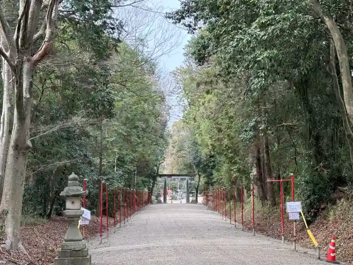 大和神社の{uncategorized: "未分類", other: "その他", undefined: "問題あり", building: "その他建物", grave: "お墓", sacred_gate: "鳥居", guardian: "狛犬", statue: "像", buddha: "仏像", history: "歴史", nature: "自然", garden: "庭園", animal: "動物", pagoda: "塔", temizu: "手水舎", mountain_gate: "山門・神門", sanctuary: "本殿・本堂", subordinate: "末社・摂社", art: "芸術", scenery: "景色", jizo: "地蔵", ema: "絵馬", goshuin: "御朱印", omikuji: "おみくじ", items: "授与品その他", amulet: "お守り", goshuincho: "御朱印帳", eats: "食事", festival: "お祭り", votive_dance: "神楽", shichigosan: "七五三参", wedding: "結婚式", experience: "体験その他", initially: "初詣", around: "周辺", anti_infection: "感染症対策"}