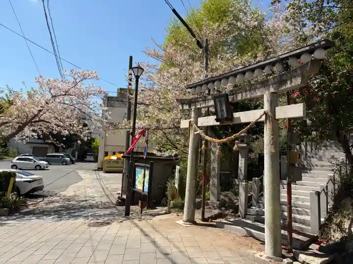 舘山寺の{uncategorized: "未分類", other: "その他", undefined: "問題あり", building: "その他建物", grave: "お墓", sacred_gate: "鳥居", guardian: "狛犬", statue: "像", buddha: "仏像", history: "歴史", nature: "自然", garden: "庭園", animal: "動物", pagoda: "塔", temizu: "手水舎", mountain_gate: "山門・神門", sanctuary: "本殿・本堂", subordinate: "末社・摂社", art: "芸術", scenery: "景色", jizo: "地蔵", ema: "絵馬", goshuin: "御朱印", omikuji: "おみくじ", items: "授与品その他", amulet: "お守り", goshuincho: "御朱印帳", eats: "食事", festival: "お祭り", votive_dance: "神楽", shichigosan: "七五三参", wedding: "結婚式", experience: "体験その他", initially: "初詣", around: "周辺", anti_infection: "感染症対策"}