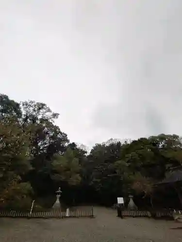 日前神宮・國懸神宮の{uncategorized: "未分類", other: "その他", undefined: "問題あり", building: "その他建物", grave: "お墓", sacred_gate: "鳥居", guardian: "狛犬", statue: "像", buddha: "仏像", history: "歴史", nature: "自然", garden: "庭園", animal: "動物", pagoda: "塔", temizu: "手水舎", mountain_gate: "山門・神門", sanctuary: "本殿・本堂", subordinate: "末社・摂社", art: "芸術", scenery: "景色", jizo: "地蔵", ema: "絵馬", goshuin: "御朱印", omikuji: "おみくじ", items: "授与品その他", amulet: "お守り", goshuincho: "御朱印帳", eats: "食事", festival: "お祭り", votive_dance: "神楽", shichigosan: "七五三参", wedding: "結婚式", experience: "体験その他", initially: "初詣", around: "周辺", anti_infection: "感染症対策"}
