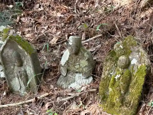 修那羅山安宮神社の{uncategorized: "未分類", other: "その他", undefined: "問題あり", building: "その他建物", grave: "お墓", sacred_gate: "鳥居", guardian: "狛犬", statue: "像", buddha: "仏像", history: "歴史", nature: "自然", garden: "庭園", animal: "動物", pagoda: "塔", temizu: "手水舎", mountain_gate: "山門・神門", sanctuary: "本殿・本堂", subordinate: "末社・摂社", art: "芸術", scenery: "景色", jizo: "地蔵", ema: "絵馬", goshuin: "御朱印", omikuji: "おみくじ", items: "授与品その他", amulet: "お守り", goshuincho: "御朱印帳", eats: "食事", festival: "お祭り", votive_dance: "神楽", shichigosan: "七五三参", wedding: "結婚式", experience: "体験その他", initially: "初詣", around: "周辺", anti_infection: "感染症対策"}