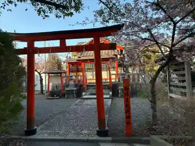 御陣屋稲荷神社の{uncategorized: "未分類", other: "その他", undefined: "問題あり", building: "その他建物", grave: "お墓", sacred_gate: "鳥居", guardian: "狛犬", statue: "像", buddha: "仏像", history: "歴史", nature: "自然", garden: "庭園", animal: "動物", pagoda: "塔", temizu: "手水舎", mountain_gate: "山門・神門", sanctuary: "本殿・本堂", subordinate: "末社・摂社", art: "芸術", scenery: "景色", jizo: "地蔵", ema: "絵馬", goshuin: "御朱印", omikuji: "おみくじ", items: "授与品その他", amulet: "お守り", goshuincho: "御朱印帳", eats: "食事", festival: "お祭り", votive_dance: "神楽", shichigosan: "七五三参", wedding: "結婚式", experience: "体験その他", initially: "初詣", around: "周辺", anti_infection: "感染症対策"}