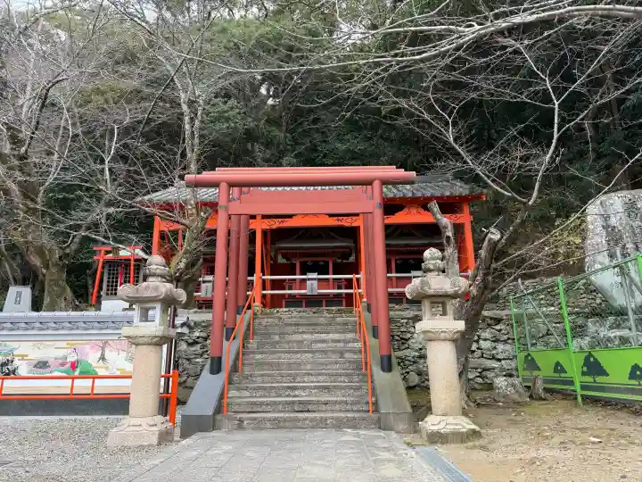 金剛宝寺(紀三井寺)の{uncategorized: "未分類", other: "その他", undefined: "問題あり", building: "その他建物", grave: "お墓", sacred_gate: "鳥居", guardian: "狛犬", statue: "像", buddha: "仏像", history: "歴史", nature: "自然", garden: "庭園", animal: "動物", pagoda: "塔", temizu: "手水舎", mountain_gate: "山門・神門", sanctuary: "本殿・本堂", subordinate: "末社・摂社", art: "芸術", scenery: "景色", jizo: "地蔵", ema: "絵馬", goshuin: "御朱印", omikuji: "おみくじ", items: "授与品その他", amulet: "お守り", goshuincho: "御朱印帳", eats: "食事", festival: "お祭り", votive_dance: "神楽", shichigosan: "七五三参", wedding: "結婚式", experience: "体験その他", initially: "初詣", around: "周辺", anti_infection: "感染症対策"}