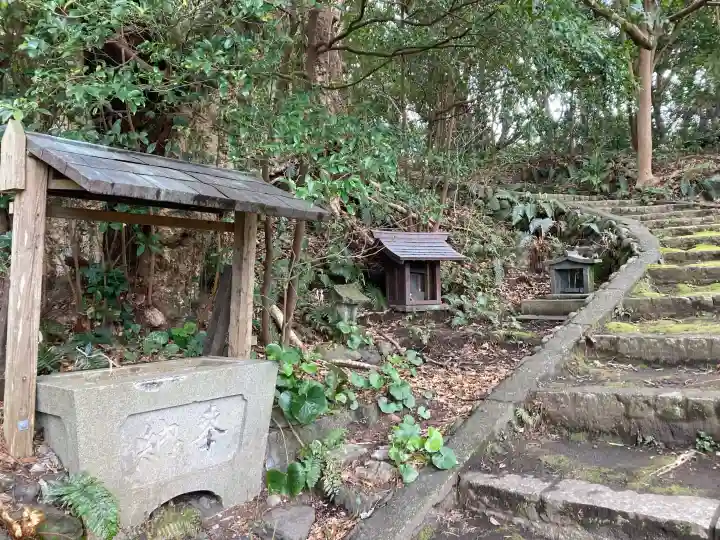 吉谷神社の{uncategorized: "未分類", other: "その他", undefined: "問題あり", building: "その他建物", grave: "お墓", sacred_gate: "鳥居", guardian: "狛犬", statue: "像", buddha: "仏像", history: "歴史", nature: "自然", garden: "庭園", animal: "動物", pagoda: "塔", temizu: "手水舎", mountain_gate: "山門・神門", sanctuary: "本殿・本堂", subordinate: "末社・摂社", art: "芸術", scenery: "景色", jizo: "地蔵", ema: "絵馬", goshuin: "御朱印", omikuji: "おみくじ", items: "授与品その他", amulet: "お守り", goshuincho: "御朱印帳", eats: "食事", festival: "お祭り", votive_dance: "神楽", shichigosan: "七五三参", wedding: "結婚式", experience: "体験その他", initially: "初詣", around: "周辺", anti_infection: "感染症対策"}