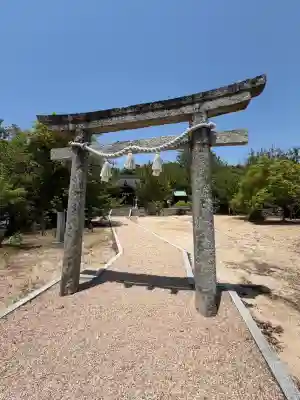 周防國総社宮 佐波神社の{uncategorized: "未分類", other: "その他", undefined: "問題あり", building: "その他建物", grave: "お墓", sacred_gate: "鳥居", guardian: "狛犬", statue: "像", buddha: "仏像", history: "歴史", nature: "自然", garden: "庭園", animal: "動物", pagoda: "塔", temizu: "手水舎", mountain_gate: "山門・神門", sanctuary: "本殿・本堂", subordinate: "末社・摂社", art: "芸術", scenery: "景色", jizo: "地蔵", ema: "絵馬", goshuin: "御朱印", omikuji: "おみくじ", items: "授与品その他", amulet: "お守り", goshuincho: "御朱印帳", eats: "食事", festival: "お祭り", votive_dance: "神楽", shichigosan: "七五三参", wedding: "結婚式", experience: "体験その他", initially: "初詣", around: "周辺", anti_infection: "感染症対策"}