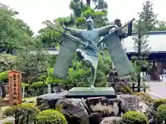 大井神社の像