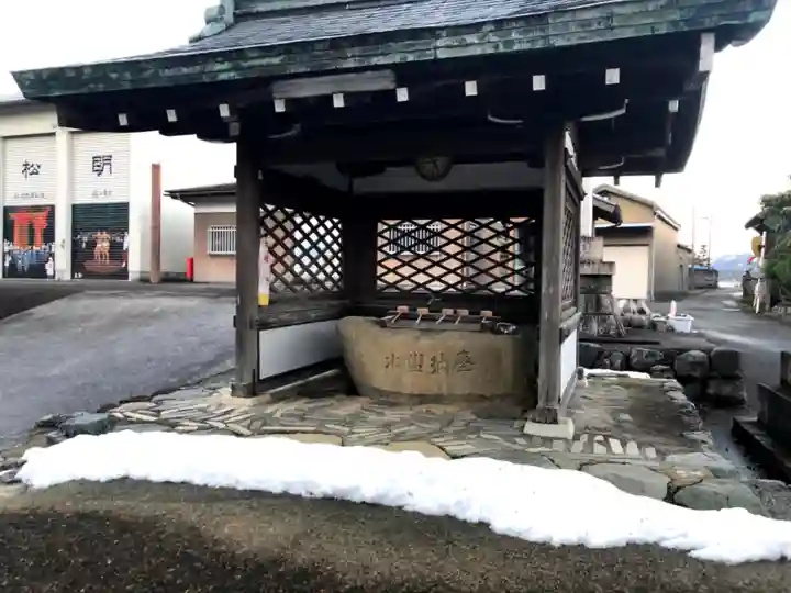 鴨神社の手水舎