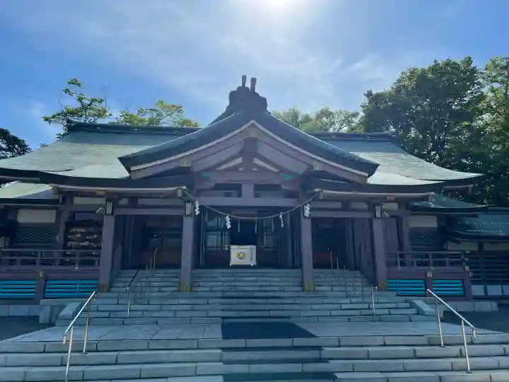 札幌護國神社の{uncategorized: "未分類", other: "その他", undefined: "問題あり", building: "その他建物", grave: "お墓", sacred_gate: "鳥居", guardian: "狛犬", statue: "像", buddha: "仏像", history: "歴史", nature: "自然", garden: "庭園", animal: "動物", pagoda: "塔", temizu: "手水舎", mountain_gate: "山門・神門", sanctuary: "本殿・本堂", subordinate: "末社・摂社", art: "芸術", scenery: "景色", jizo: "地蔵", ema: "絵馬", goshuin: "御朱印", omikuji: "おみくじ", items: "授与品その他", amulet: "お守り", goshuincho: "御朱印帳", eats: "食事", festival: "お祭り", votive_dance: "神楽", shichigosan: "七五三参", wedding: "結婚式", experience: "体験その他", initially: "初詣", around: "周辺", anti_infection: "感染症対策"}