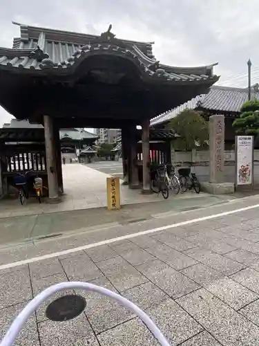 成田山川越別院の山門