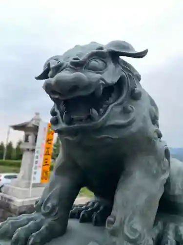 山形縣護國神社の狛犬