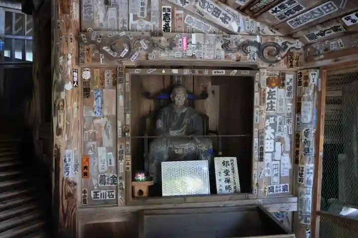 円通三匝堂(さざえ堂)の本殿・本堂